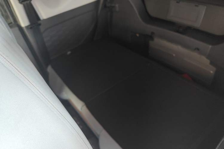 Used Chery QQ Ice Cream 2025 155km Sundae Edition Left Rear Seat