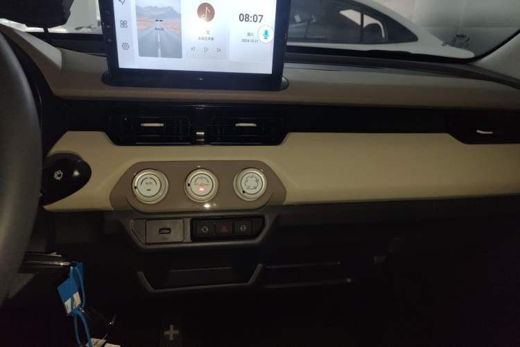 Used Chery QQ Ice Cream 2025 205km Qi Energy Version Audio And AC Panel