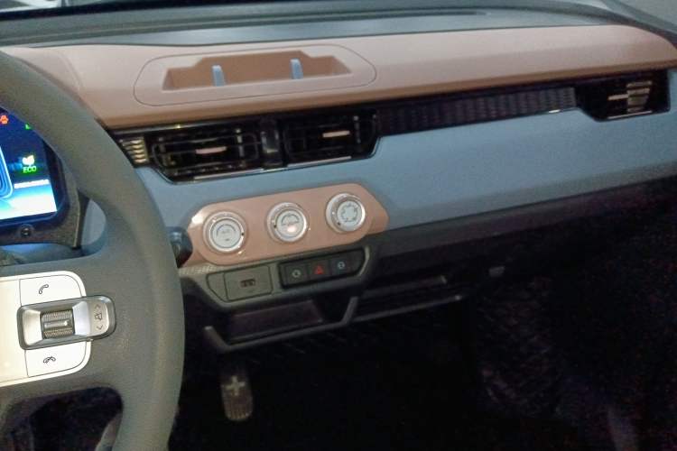 Used Chery QQ Ice Cream 2025 155km Sundae Edition Audio And AC Panel