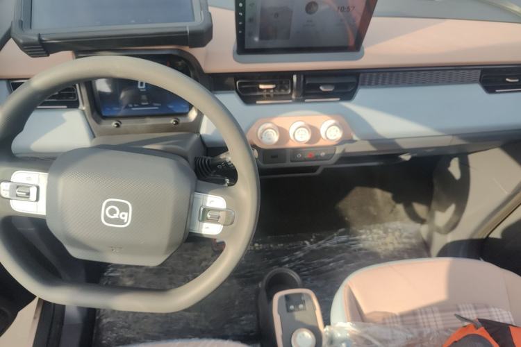 Used Chery QQ Ice Cream 2025 205km Qi Energy Version Center Console