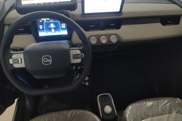 Used Chery QQ Ice Cream 2025 205km Qi Energy Version Center Console