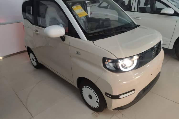 Used Chery QQ Ice Cream 2025 205km Qi Energy Version Front Right 45 Deg