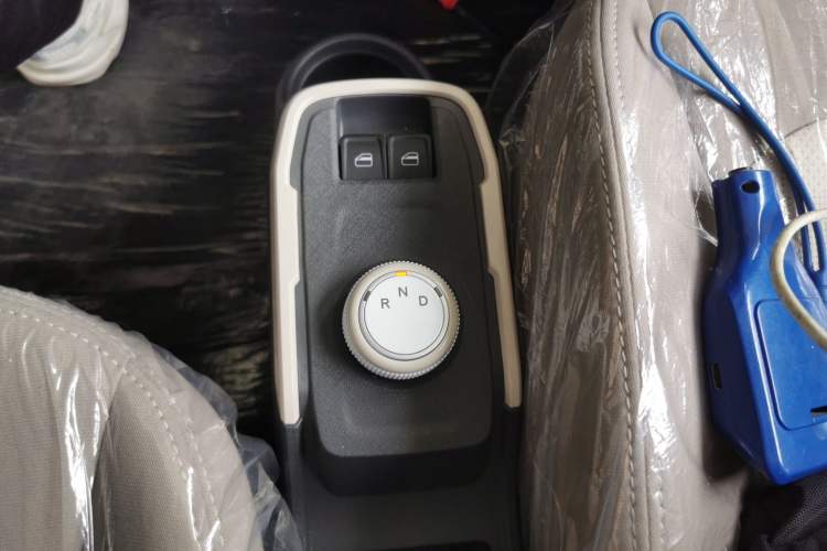Used Chery QQ Ice Cream 2025 Model 205km Sundae Edition Gear Lever