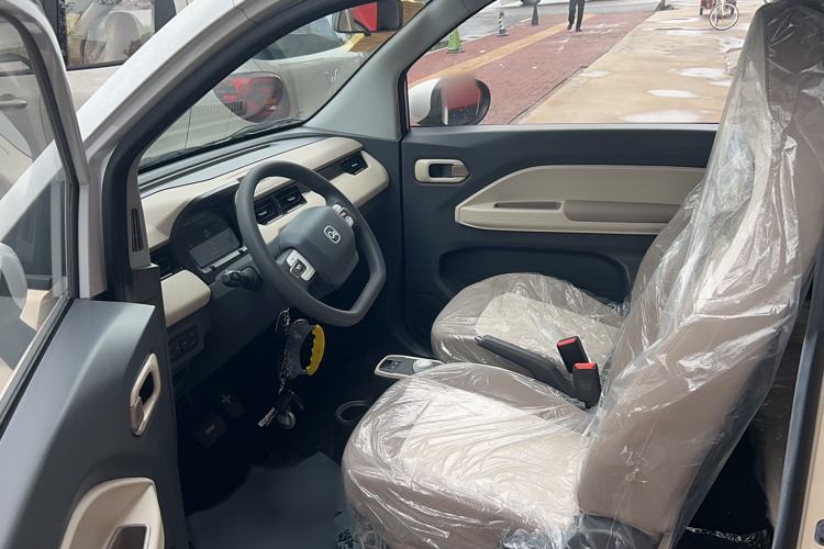 Used Chery QQ Ice Cream 2025 155km Sundae Edition Interior 2