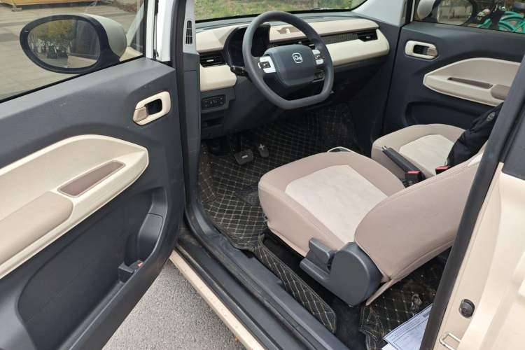 Used Chery QQ Ice Cream 2025 155km Sundae Edition Interior 3