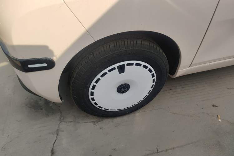 Used Chery QQ Ice Cream 2025 205km Qi Energy Version Left Front Wheel Hub