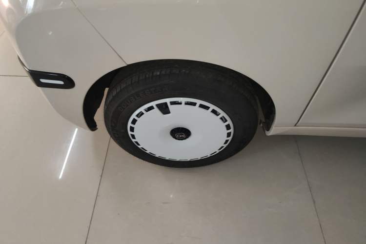 Used Chery QQ Ice Cream 2025 205km Qi Energy Version Left Front Wheel Hub