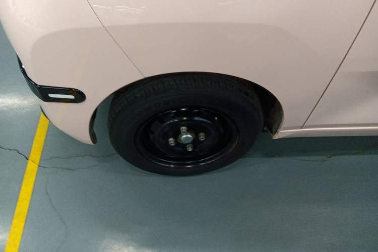 Used Chery QQ Ice Cream 2025 155km Sundae Edition Left Front Wheel Hub