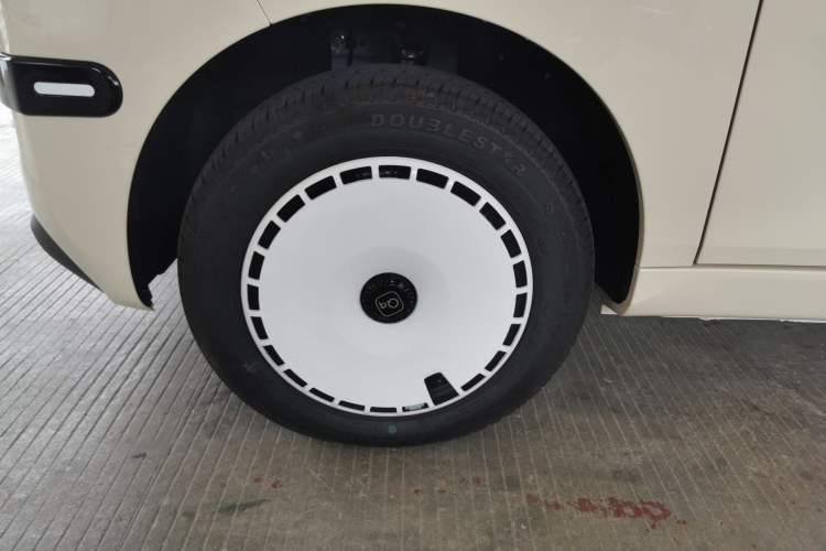 Used Chery QQ Ice Cream 2025 Model 205km Sundae Edition Left Front Wheel Hub