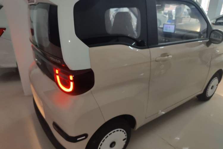 Used Chery QQ Ice Cream 2025 205km Qi Energy Version Rear Right 45 Deg