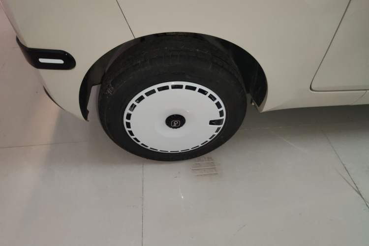 Used Chery QQ Ice Cream 2025 205km Qi Energy Version Right Rear Wheel Hub