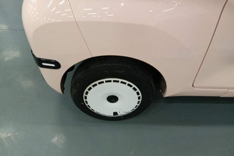 Used Chery QQ Ice Cream 2025 155km Sundae Edition Right Rear Wheel Hub