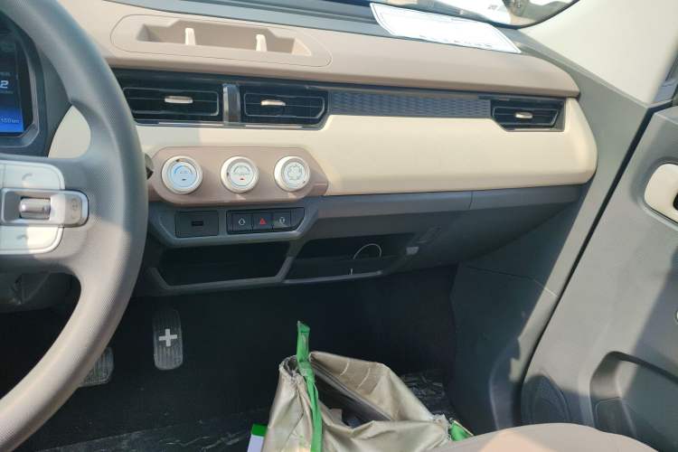Used Chery QQ Ice Cream 2025 155km Sundae Edition Audio And AC Panel