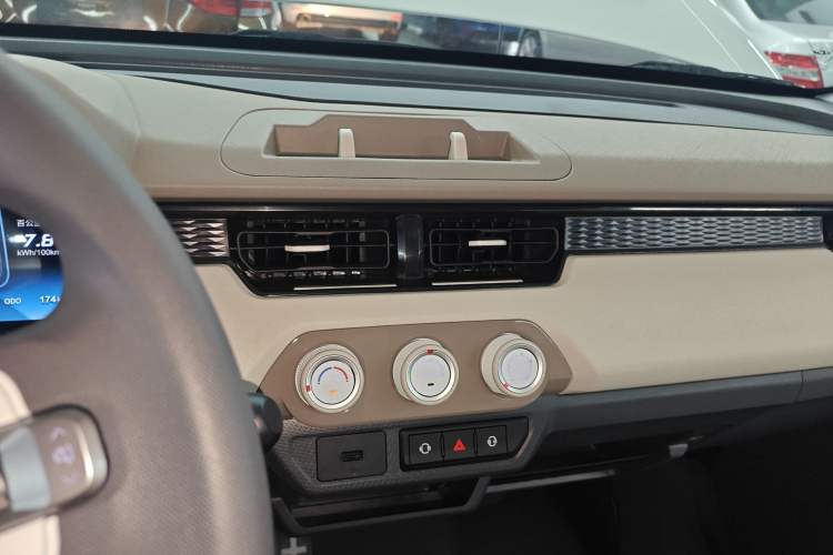 Used Chery QQ Ice Cream 2025 155km Sundae Edition Audio And AC Panel