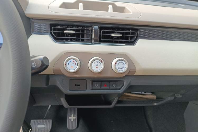 Used Chery QQ Ice Cream 2025 155km Sundae Edition Audio And AC Panel