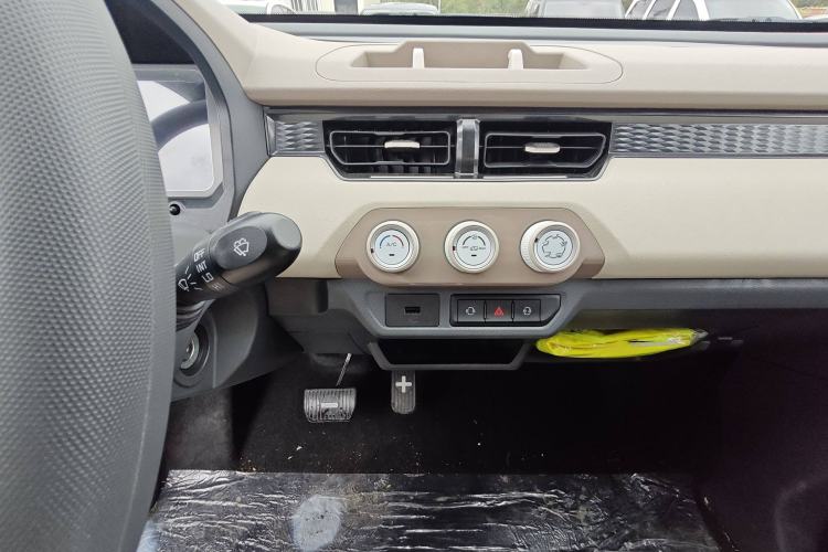 Used Chery QQ Ice Cream 2025 155km Sundae Edition Audio And AC Panel