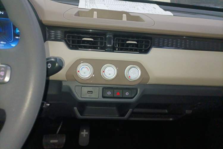 Used Chery QQ Ice Cream 2025 155km Sundae Edition Audio And AC Panel