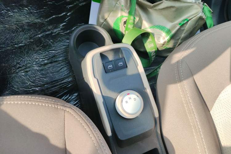 Used Chery QQ Ice Cream 2025 155km Sundae Edition Gear Lever