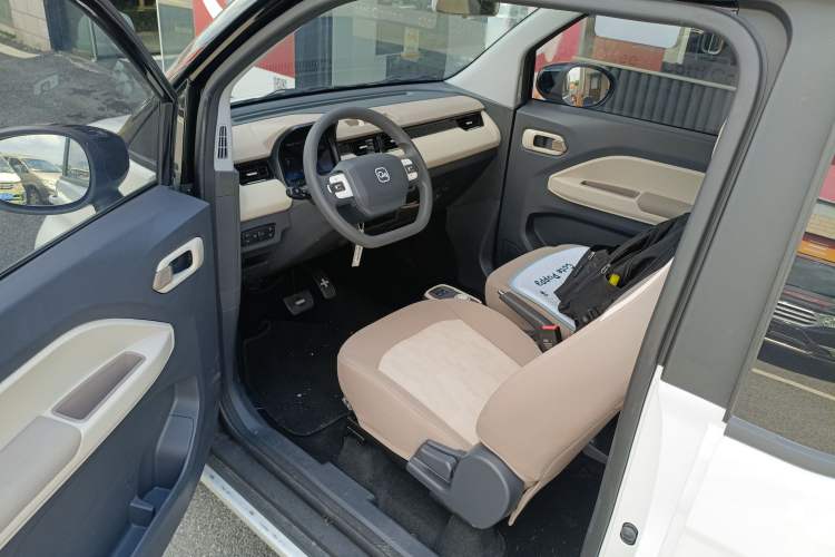 Used Chery QQ Ice Cream 2025 155km Sundae Edition Interior 3