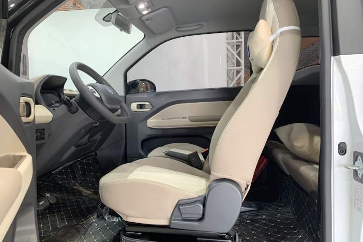 Used Chery QQ Ice Cream 2025 155km Sundae Edition Interior 3