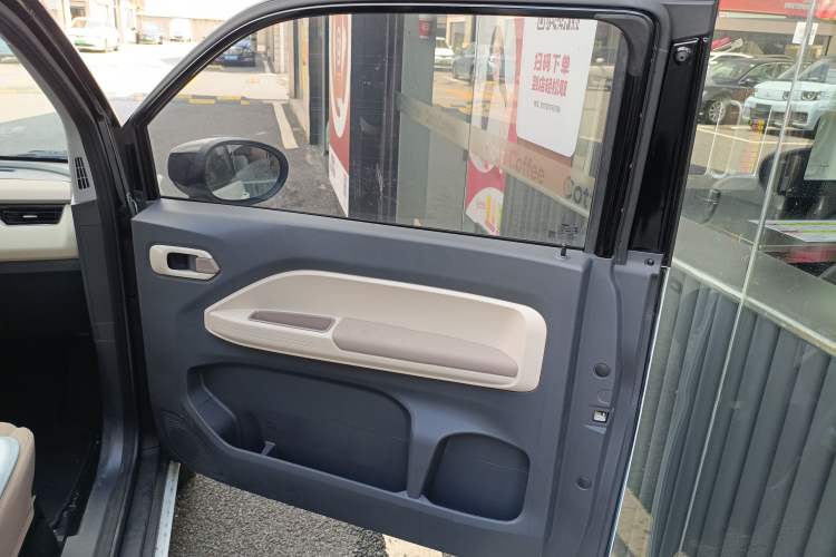 Used Chery QQ Ice Cream 2025 155km Sundae Edition Interior 5