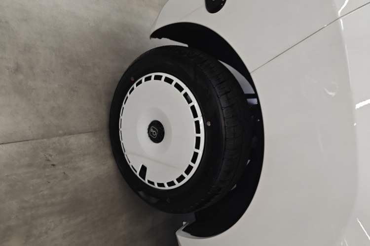 Used Chery QQ Ice Cream 2025 155km Sundae Edition Right Rear Wheel Hub
