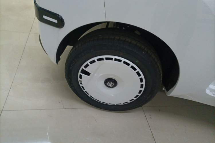 Used Chery QQ Ice Cream 2025 155km Sundae Edition Right Rear Wheel Hub