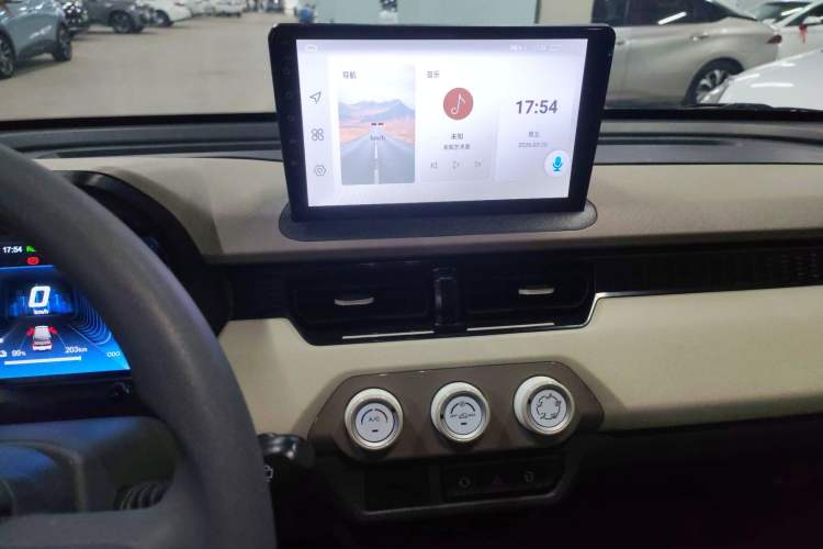 Used Chery QQ Ice Cream 2025 205km Qi Energy Version Audio And AC Panel