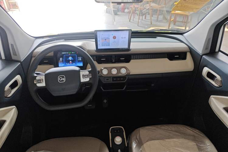 Used Chery QQ Ice Cream 2025 205km Qi Energy Version Center Console