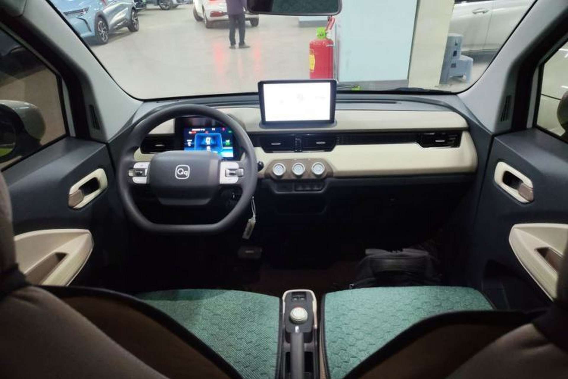 Used Chery QQ Ice Cream 2025 205km Qi Energy Version Center Console