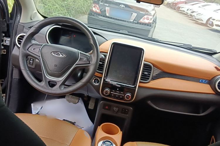 Used Chery QQ Little Ant 2018 400 4-Seater Smart Edition Center Console