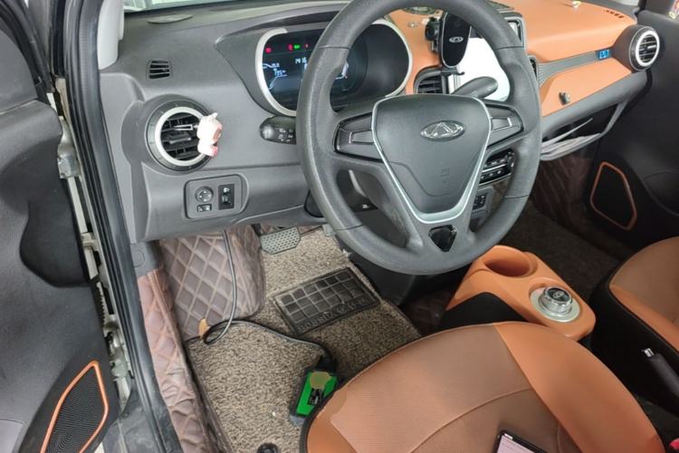 Used Chery QQ Little Ant 2018 400 4-Seater Smart Edition Center Console