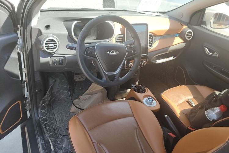 Used Chery QQ Little Ant 2018 400 4-Seater Smart Edition Center Console