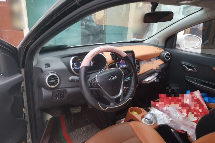 Used Chery QQ Little Ant 2018 400 4-Seater Smart Edition Center Console