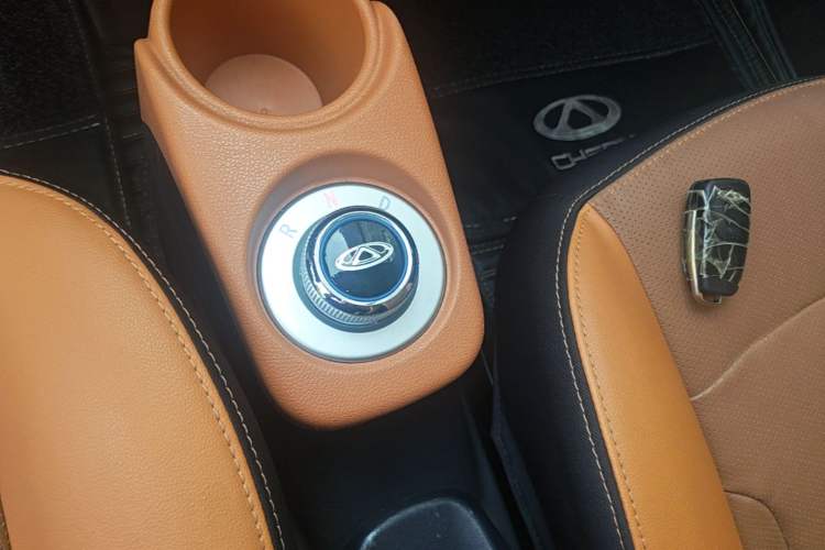 Used Chery QQ Little Ant 2018 400 4-Seater Smart Luxury Edition Gear Lever