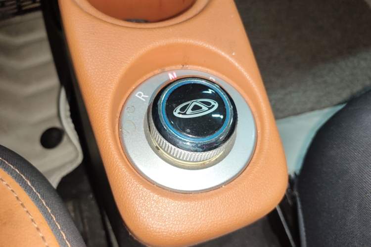 Used Chery QQ Little Ant 2018 400 4-Seater Smart Luxury Edition Gear Lever