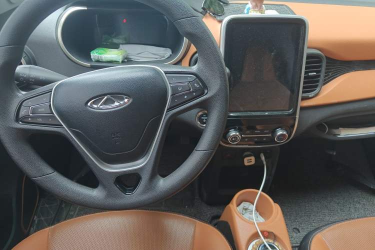 Used Chery QQ Little Ant 2018 400 4-Seater Smart Edition Center Console