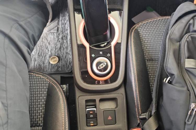Used Chery QQ Little Ant 2019 4-Seater Smart Edition 35 kWh Gear Lever