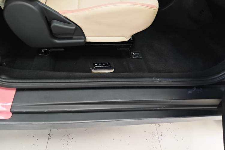 Used Chery QQ Little Ant 2019 4-Seater Smart Edition 35 kWh Right Side Sill