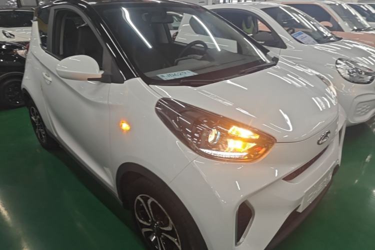 Used Chery QQ Little Ant 2019 4-Seater Smart Edition 35 kWh Front Right 45 Deg