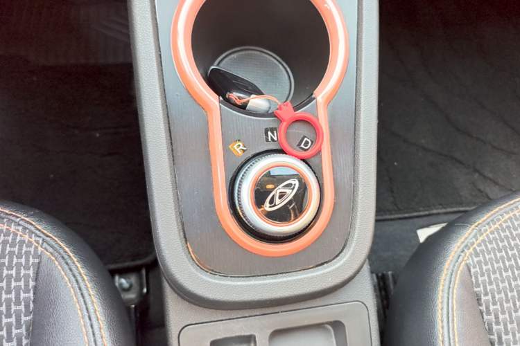 Used Chery QQ Little Ant 2019 4-Seater Smart Edition 35 kWh Gear Lever