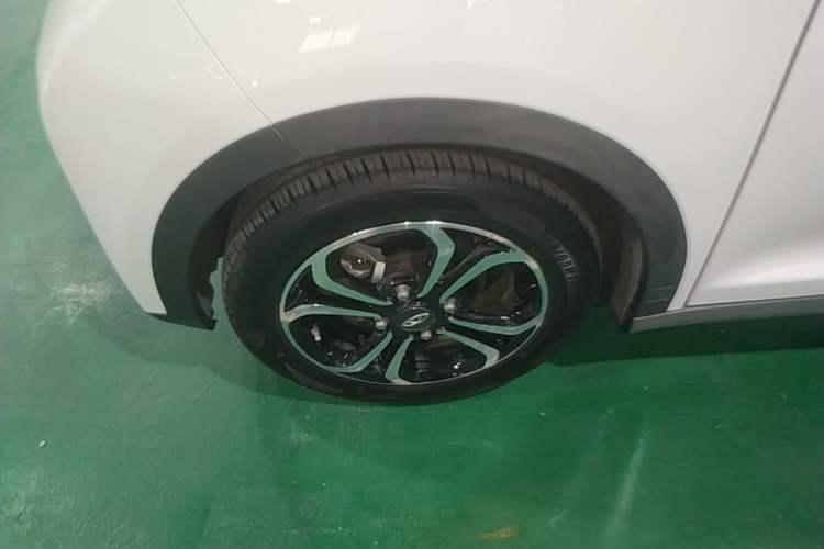 Used Chery QQ Little Ant 2019 4-Seater Smart Edition 35 kWh Left Front Wheel Hub