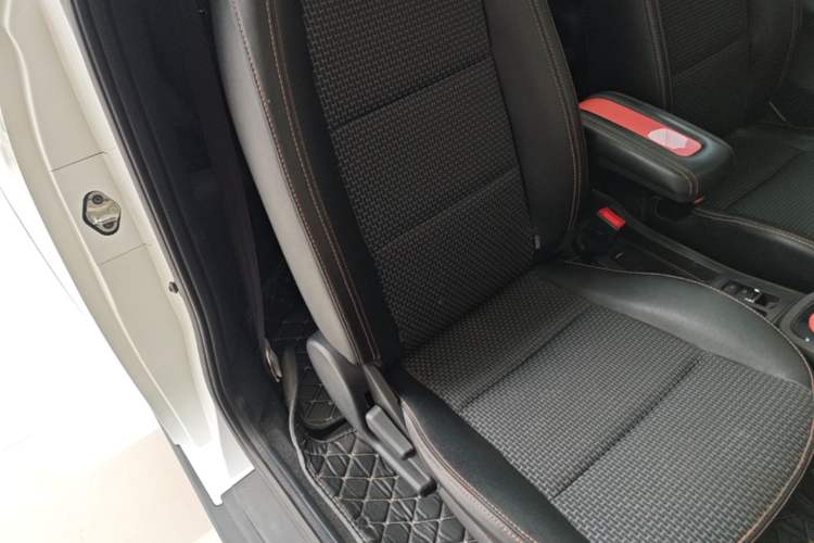 Used Chery QQ Little Ant 2019 4-Seater Smart Luxe Version 30.6 kWh Right Front Seat