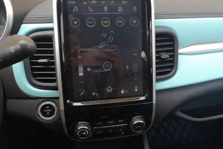 Used Chery QQ Little Ant 2021 150 000 Yuan "Ant Fan" Edition New Ant Cool Version Lithium-Ion Battery Audio And AC Panel