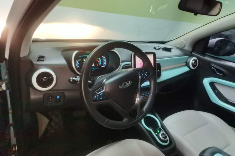 Used Chery QQ Little Ant 2021 200 000 Yuan "Ant Fan" Edition Energized Version NMC Lithium Battery 301 km Center Console
