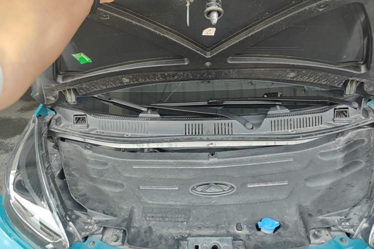 Used Chery QQ Little Ant 2021 150 000 Yuan "Ant Fan" Edition New Ant Cool Version Lithium-Ion Battery Engine Bay