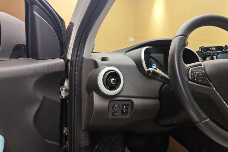Used Chery QQ Little Ant 2021 200 000-Yuan Ant Fan Edition Talent Version NMC Battery 301 km Interior 10