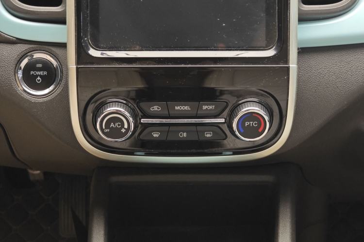 Used Chery QQ Little Ant 2021 200 000-Yuan Ant Fan Edition Talent Version NMC Battery 301 km Interior 2