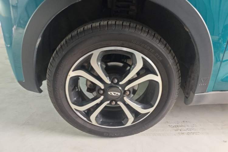 Used Chery QQ Little Ant 2021 200 000-Yuan Ant Fan Edition Talent Version NMC Battery 301 km Left Front Wheel Hub