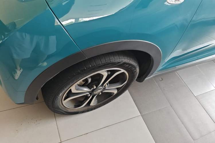 Used Chery QQ Little Ant 2021 200 000-Yuan Ant Fan Edition Talent Version NMC Battery 301 km Left Front Wheel Hub